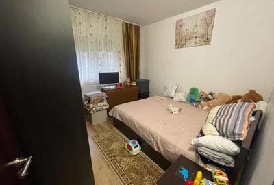 Apartament cu 2 camere semidecomandat în Craiovița Nouă