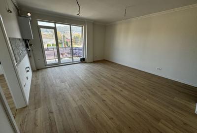 Apartament cu 3 camere semidecomandat, mobilat în Florești - 16