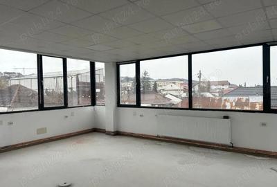 Spațiu comercial, de 180 mp, în Central - 3