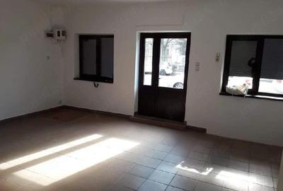 Spațiu comercial, de 50 mp, în Central - 5
