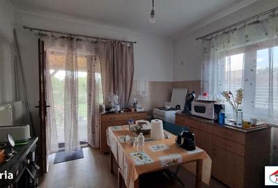 Casă cu 5 camere cu Teren 1374 Mp în Central