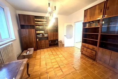 Apartament cu 3 camere în 7 Noiembrie - 7