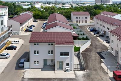 Casă cu 4 camere cu Canalizare în Central