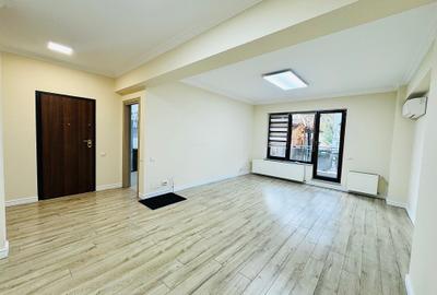 Birou, de 100 mp, în P-ța Victoriei