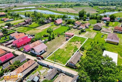 Teren de 1042 mp, în Ozun - 7