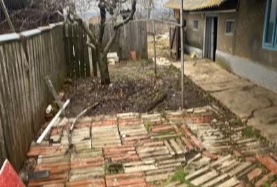 Casă cu 2 camere cu Teren 270 Mp în Băleni - 3