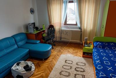 Casă cu 5 camere cu Teren 496 Mp în Periferie - 4