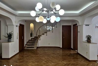 Casă cu 9 camere cu Teren 115 Mp în Primăverii - 1