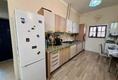 Casa renovata cu 4 camere la curte comuna | Iosefin - 6