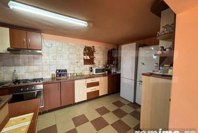 Casă cu 7 camere cu Teren 8900 Mp în Central - 1