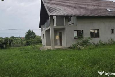 Casă cu 5 camere cu Teren 1483 Mp în Mitocu Dragomirnei - 9