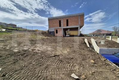 Casă cu Teren 640 Mp în Turda - 2