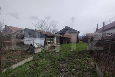 Casa 3 camere,120mp utili,1300 mp de teren intravilan,zona S - 7