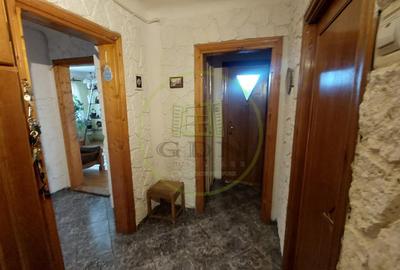 Apartament cu 4 camere decomandat, mobilat în 1 Mai - 9