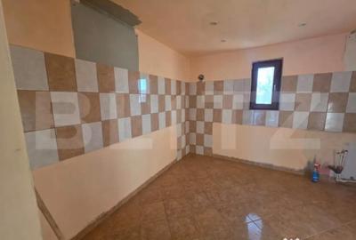 Casă cu 4 camere cu Teren 1710 Mp în Central - 2