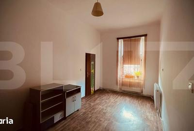Casă cu 7 camere cu Teren 277 Mp în Central
