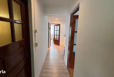 Apartament cu 4 camere decomandat în Petros - 9