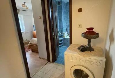 Apartament cu 3 camere decomandat în Sărari