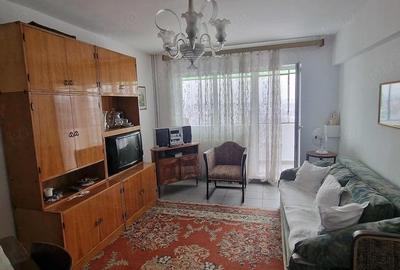 Apartament cu 2 camere decomandat în Republicii
