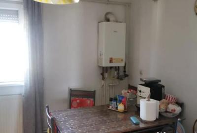 Apartament cu 2 camere semidecomandat, mobilat în Rovine