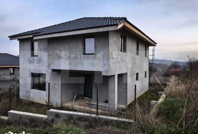 Casă cu 4 camere cu Teren 500 Mp în Rediu