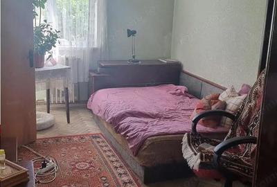 Apartament cu 3 camere decomandat în Traian - 2
