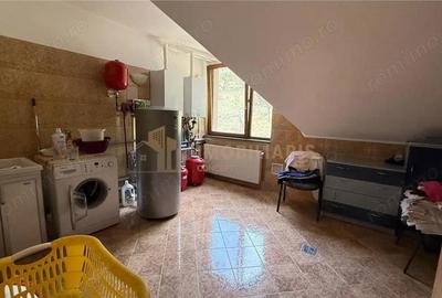 Casă cu Teren 1800 Mp în Central - 1