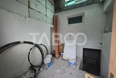 Casă cu 3 camere cu Canalizare în Central - 2