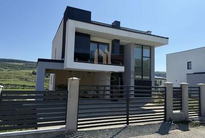 Casă individuală cu 5 camere cu Canalizare în Vest