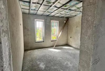 Casă cu 5 camere cu Teren 250 Mp în Central - 2