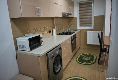 Apartament cu 3 camere semidecomandat în Central - 1