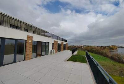 Apartament cu 3 camere decomandat în Sisești