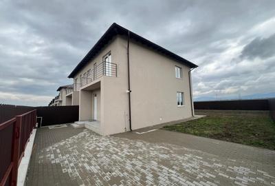 Duplex cu 4 camere cu Canalizare în Sânpetru - 10