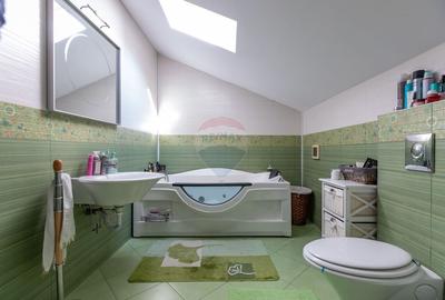 Vila cu 7 camere de vanzare in zona Centrala Orasul  BUHUSI - 8