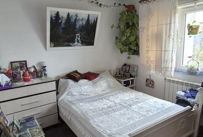 Apartament cu 4 camere decomandat în CET - 8