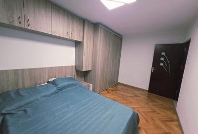 Vand apartament 3 camere decomandat Tractorul cu loc de parcare - 12