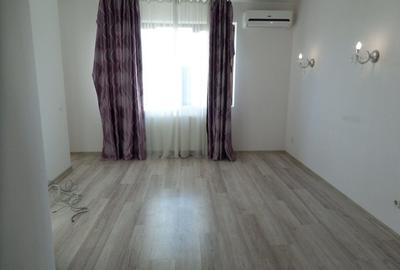 Casă individuală cu 3 camere cu Garaj în Apărătorii Patriei - 1