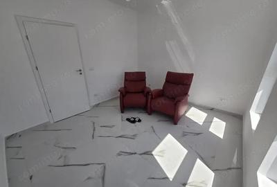 Apartament cu 2 camere decomandat în Giroc