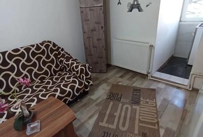 Garsoniera cu gaze,in bloc de apt de inchiriat pe termen lung - 2