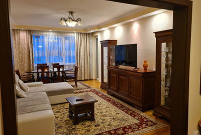 Inchiriez apartament 4 camere cu garaj - 1