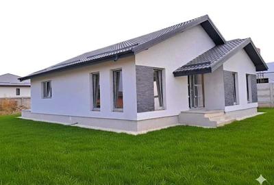 Casă cu 4 camere în Domnești - 1