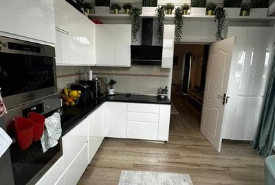 Proprietar, Vand apartament modern cu 3 camere, terasa, balcon, loc de parcare ?i boxa - 2