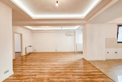 Apartament cu 3 camere decomandat în Aviației