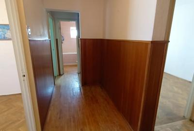 De vanzare apartament 4 camere,Dambul Pietros,etajul 4,confort 1,decomandat. - 1
