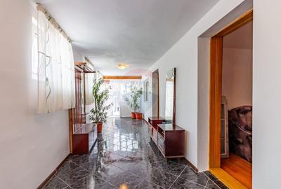 Casă cu 5 camere cu Teren 1842 Mp în Picior de Munte - 2