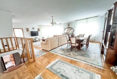 Casă cu 8 camere cu Teren 1800 Mp în Central - 3