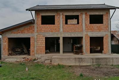 Casă cu 4 camere în Strejnicu - 1