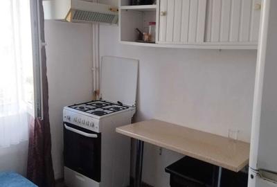 Garsonieră semidecomandată în Micro 8 - 2