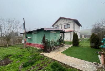 Casă cu 6 camere cu Teren 811 Mp în Central