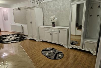 Casă cu 4 camere în Central - 1